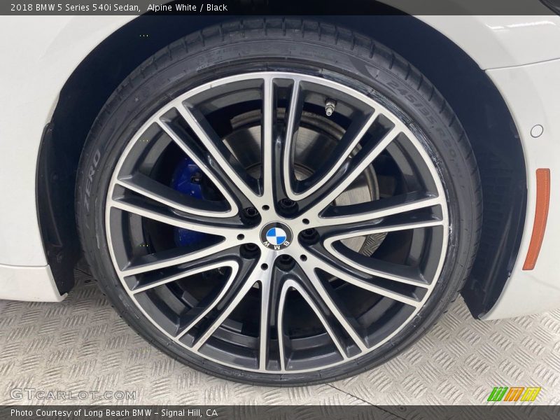 Alpine White / Black 2018 BMW 5 Series 540i Sedan