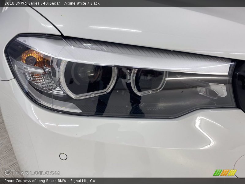 Alpine White / Black 2018 BMW 5 Series 540i Sedan