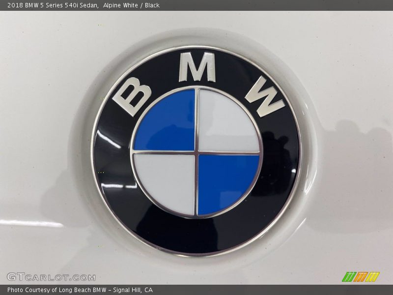 Alpine White / Black 2018 BMW 5 Series 540i Sedan