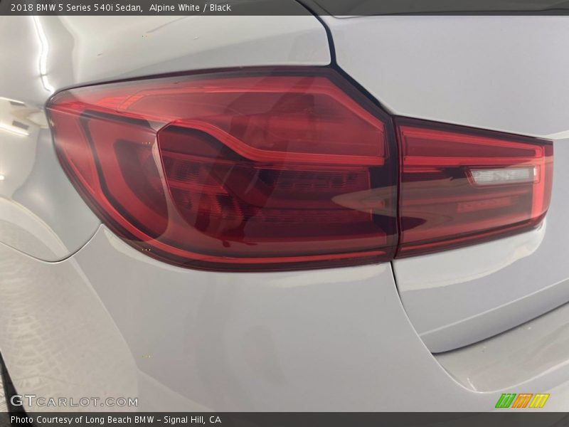 Alpine White / Black 2018 BMW 5 Series 540i Sedan