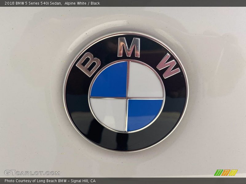 Alpine White / Black 2018 BMW 5 Series 540i Sedan