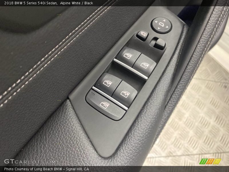 Alpine White / Black 2018 BMW 5 Series 540i Sedan