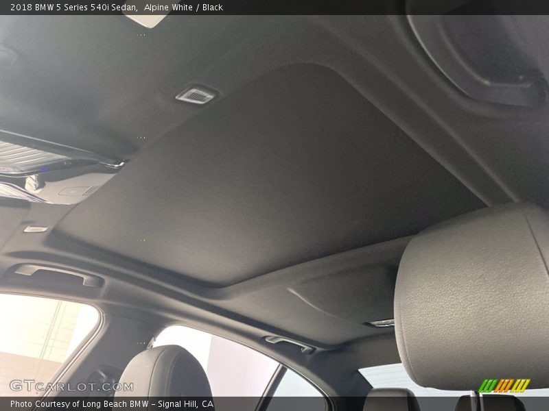 Alpine White / Black 2018 BMW 5 Series 540i Sedan