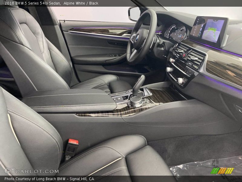 Alpine White / Black 2018 BMW 5 Series 540i Sedan