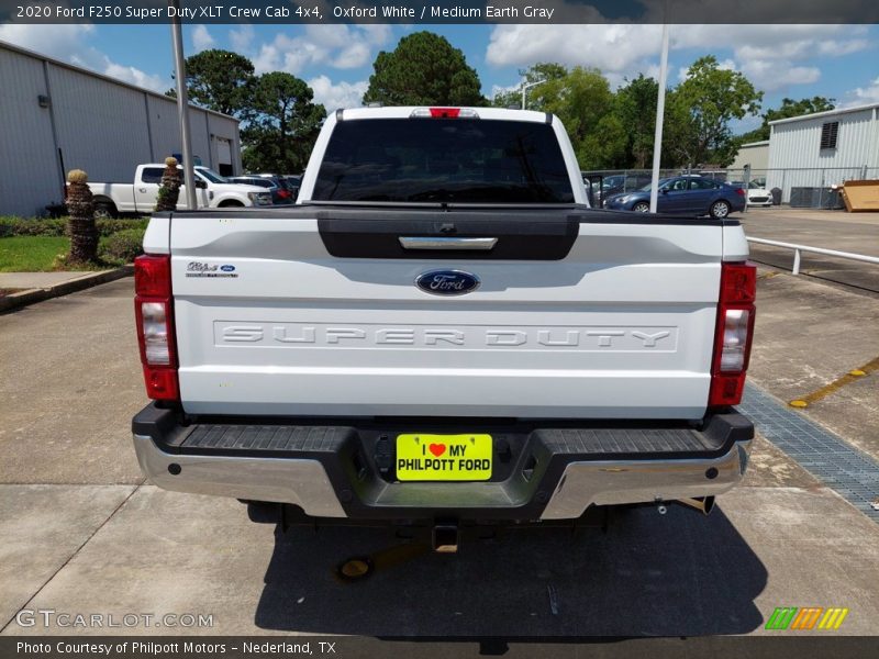 Oxford White / Medium Earth Gray 2020 Ford F250 Super Duty XLT Crew Cab 4x4