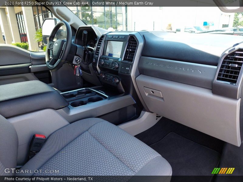 Oxford White / Medium Earth Gray 2020 Ford F250 Super Duty XLT Crew Cab 4x4