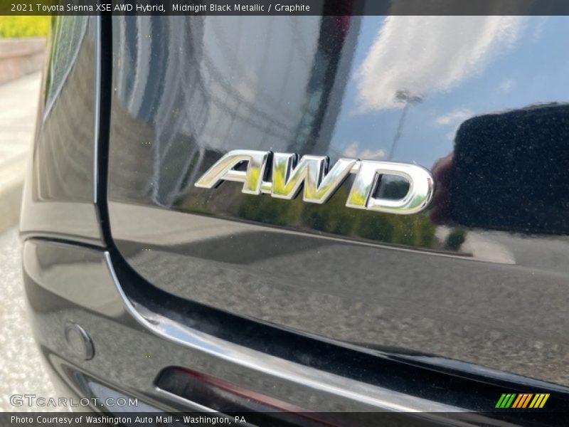 Midnight Black Metallic / Graphite 2021 Toyota Sienna XSE AWD Hybrid