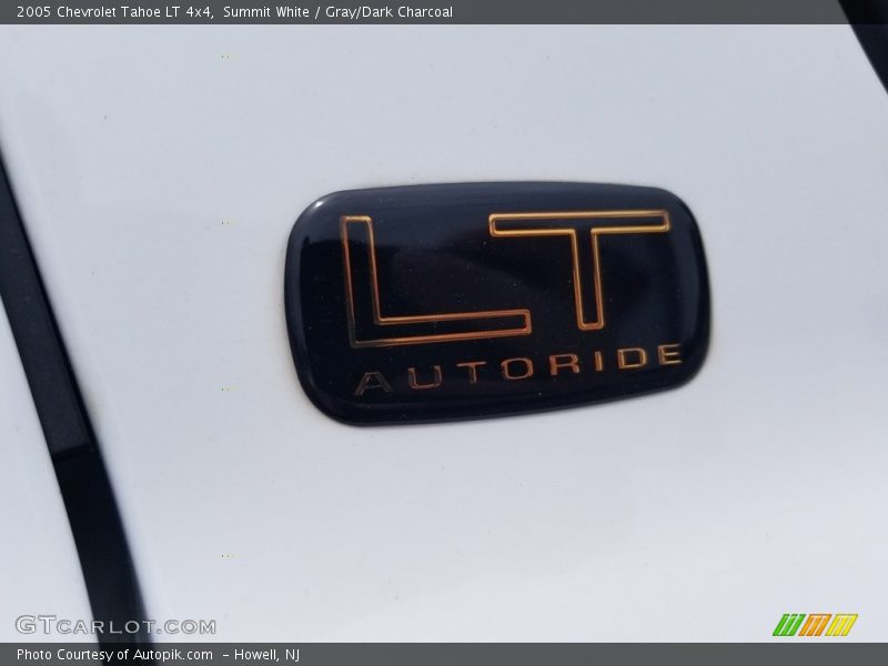 Summit White / Gray/Dark Charcoal 2005 Chevrolet Tahoe LT 4x4