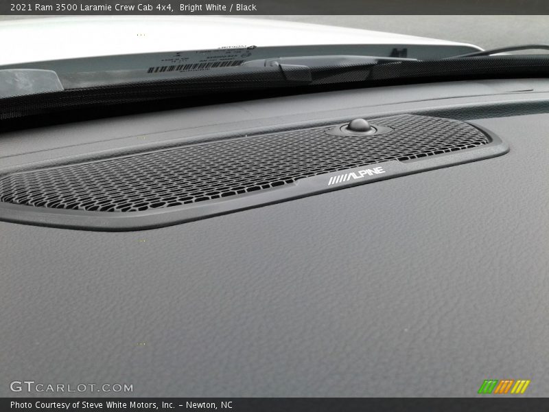 Bright White / Black 2021 Ram 3500 Laramie Crew Cab 4x4