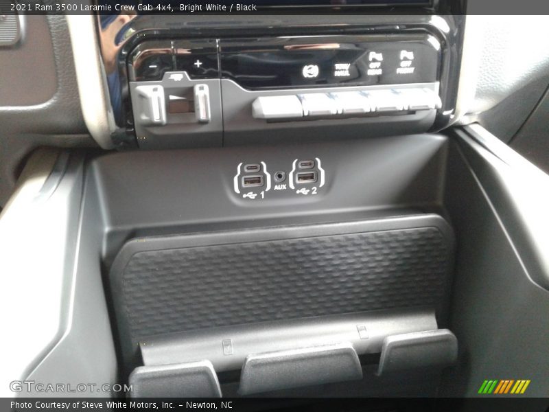 Bright White / Black 2021 Ram 3500 Laramie Crew Cab 4x4
