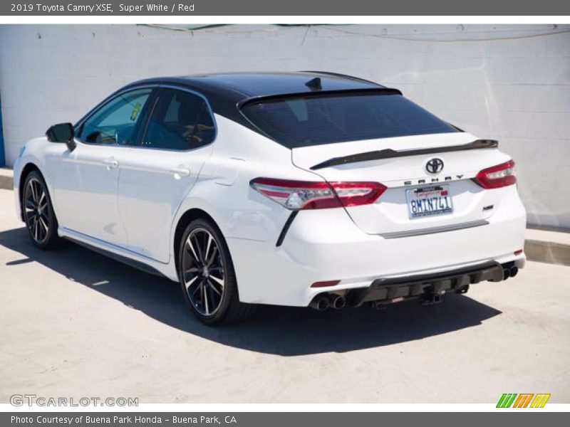 Super White / Red 2019 Toyota Camry XSE