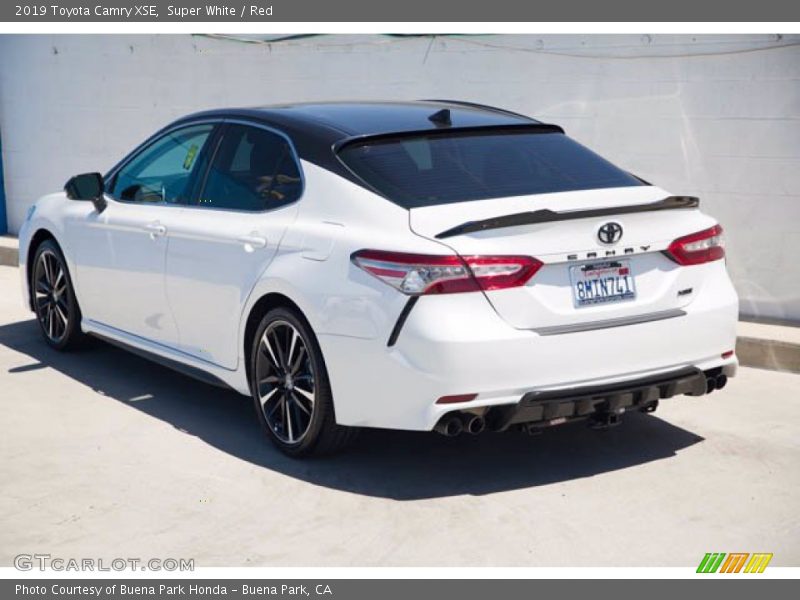 Super White / Red 2019 Toyota Camry XSE