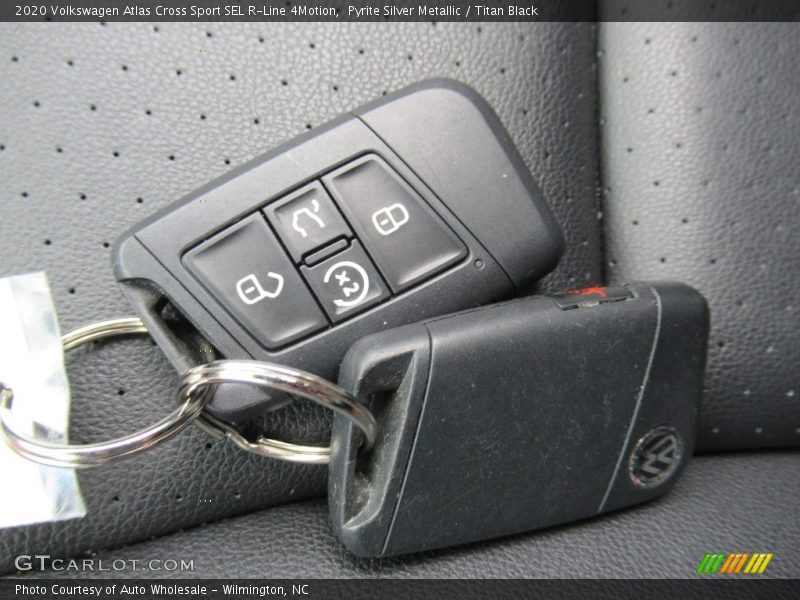 Pyrite Silver Metallic / Titan Black 2020 Volkswagen Atlas Cross Sport SEL R-Line 4Motion