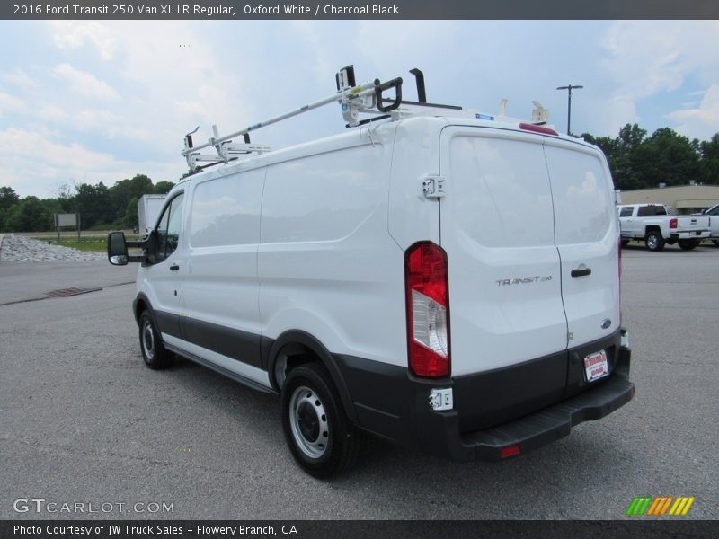 Oxford White / Charcoal Black 2016 Ford Transit 250 Van XL LR Regular