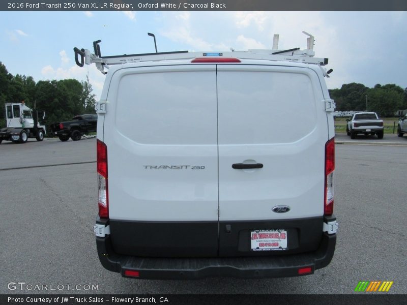 Oxford White / Charcoal Black 2016 Ford Transit 250 Van XL LR Regular