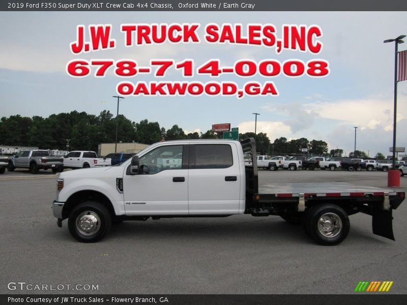 Oxford White / Earth Gray 2019 Ford F350 Super Duty XLT Crew Cab 4x4 Chassis