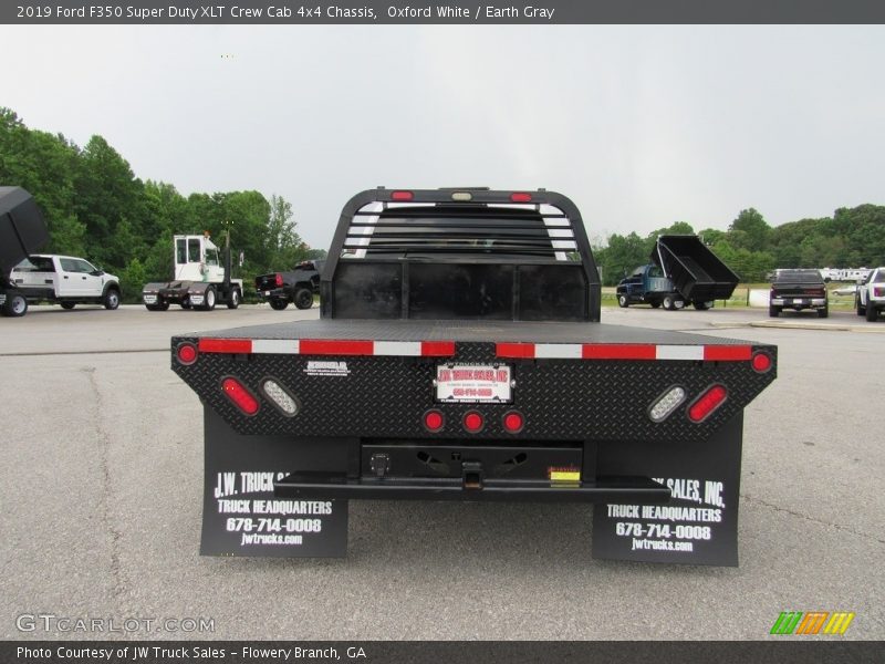 Oxford White / Earth Gray 2019 Ford F350 Super Duty XLT Crew Cab 4x4 Chassis