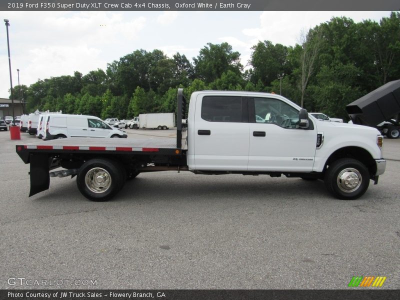 Oxford White / Earth Gray 2019 Ford F350 Super Duty XLT Crew Cab 4x4 Chassis
