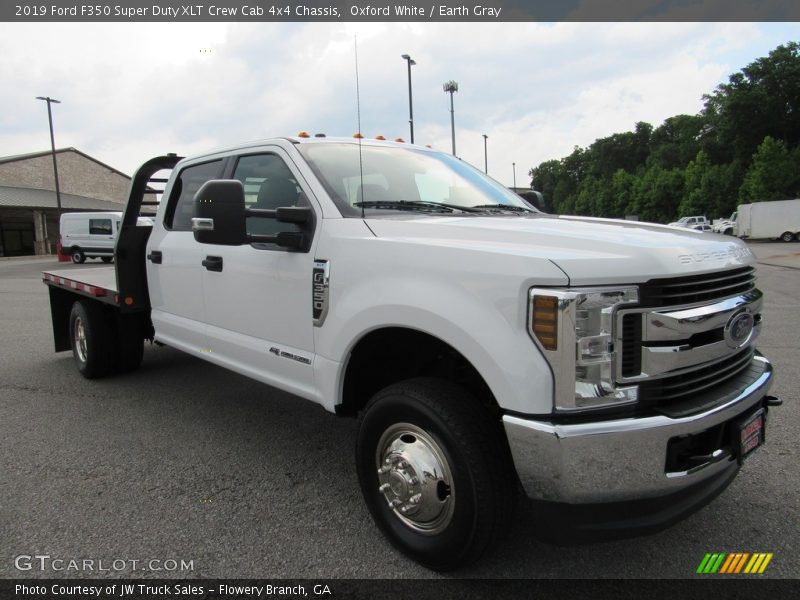 Oxford White / Earth Gray 2019 Ford F350 Super Duty XLT Crew Cab 4x4 Chassis