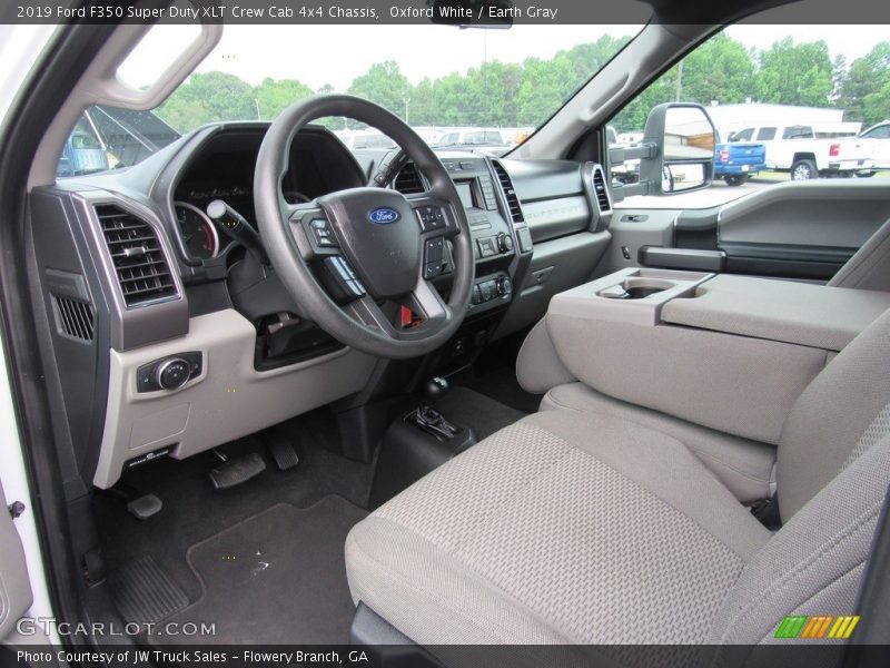 Oxford White / Earth Gray 2019 Ford F350 Super Duty XLT Crew Cab 4x4 Chassis