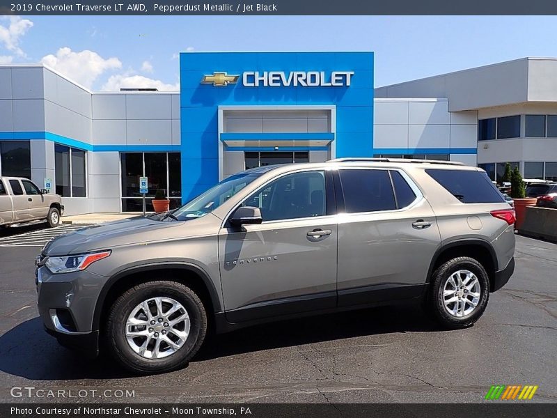 Pepperdust Metallic / Jet Black 2019 Chevrolet Traverse LT AWD