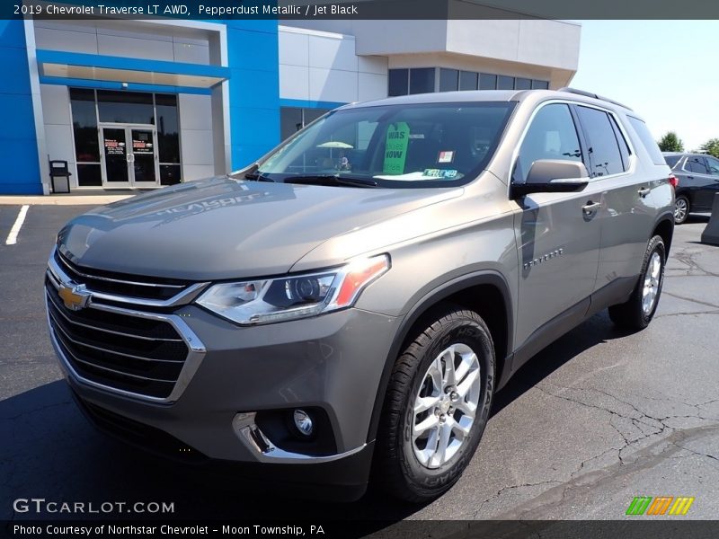 Pepperdust Metallic / Jet Black 2019 Chevrolet Traverse LT AWD