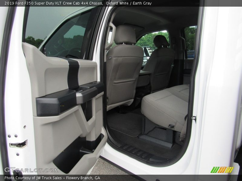 Oxford White / Earth Gray 2019 Ford F350 Super Duty XLT Crew Cab 4x4 Chassis