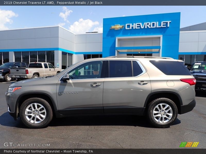 Pepperdust Metallic / Jet Black 2019 Chevrolet Traverse LT AWD