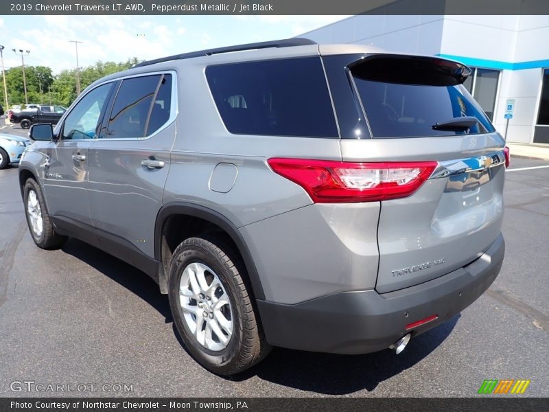 Pepperdust Metallic / Jet Black 2019 Chevrolet Traverse LT AWD