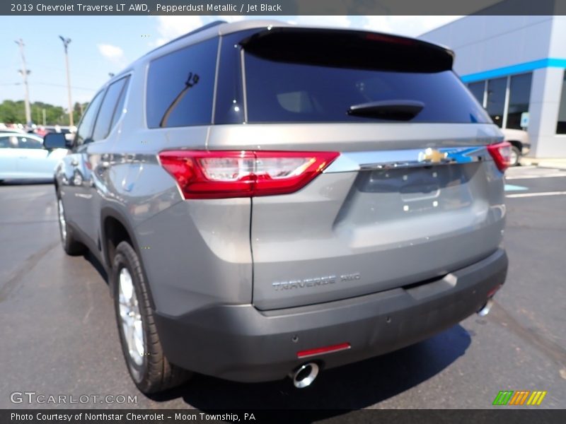 Pepperdust Metallic / Jet Black 2019 Chevrolet Traverse LT AWD