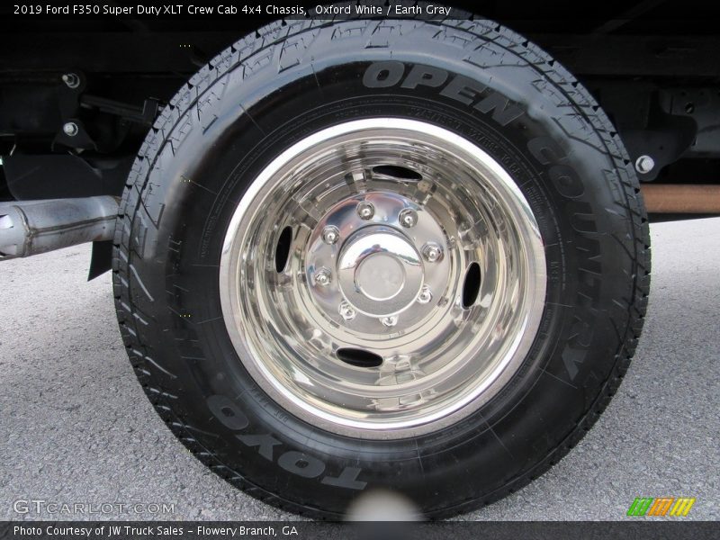Oxford White / Earth Gray 2019 Ford F350 Super Duty XLT Crew Cab 4x4 Chassis