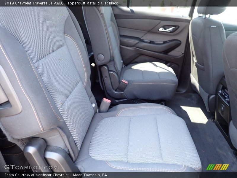 Pepperdust Metallic / Jet Black 2019 Chevrolet Traverse LT AWD