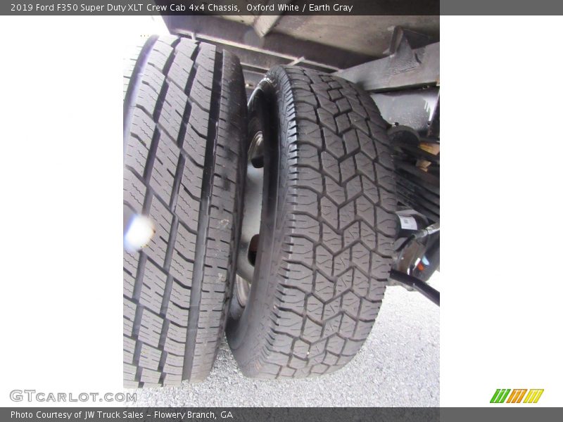Oxford White / Earth Gray 2019 Ford F350 Super Duty XLT Crew Cab 4x4 Chassis