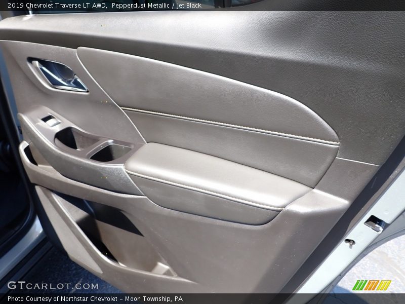 Pepperdust Metallic / Jet Black 2019 Chevrolet Traverse LT AWD