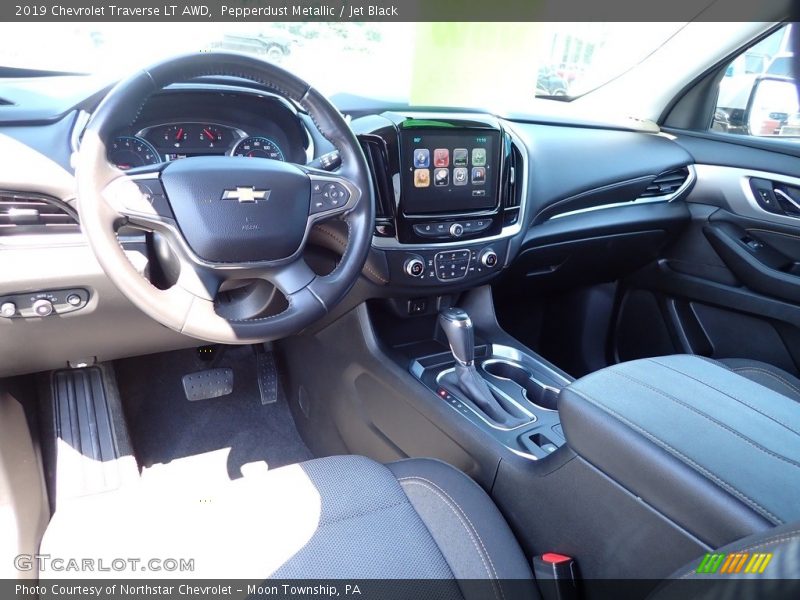 Pepperdust Metallic / Jet Black 2019 Chevrolet Traverse LT AWD