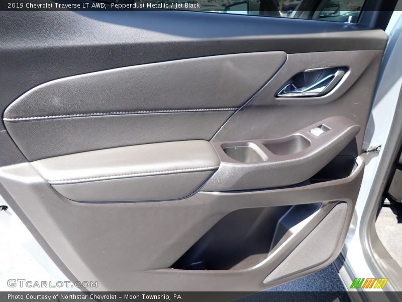 Pepperdust Metallic / Jet Black 2019 Chevrolet Traverse LT AWD