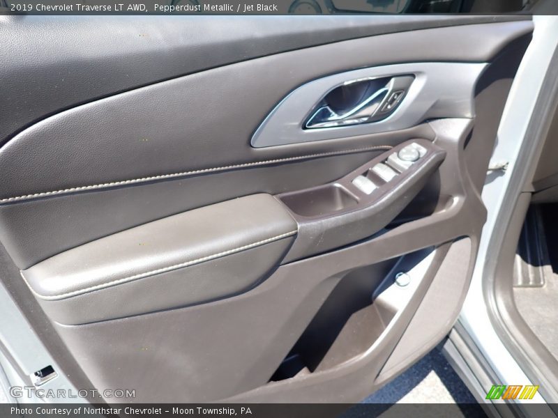 Pepperdust Metallic / Jet Black 2019 Chevrolet Traverse LT AWD
