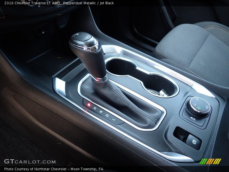Pepperdust Metallic / Jet Black 2019 Chevrolet Traverse LT AWD