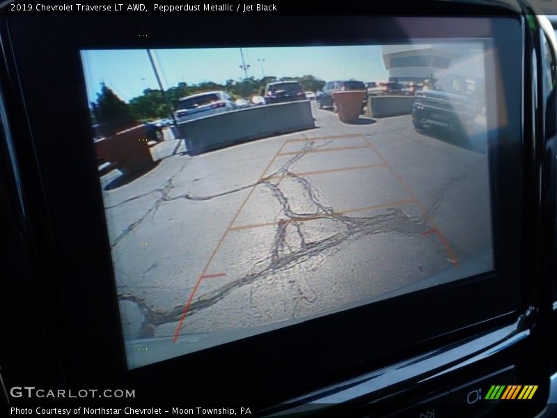 Pepperdust Metallic / Jet Black 2019 Chevrolet Traverse LT AWD