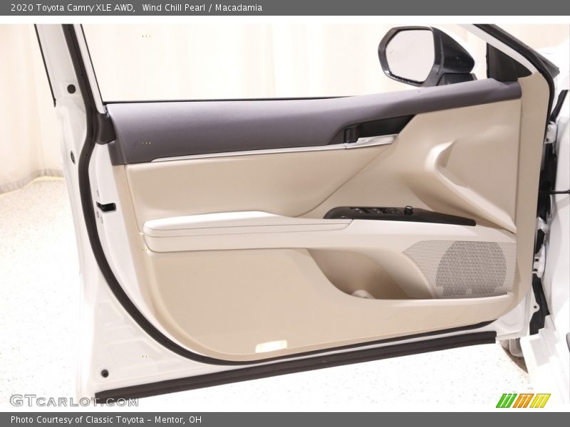 Wind Chill Pearl / Macadamia 2020 Toyota Camry XLE AWD