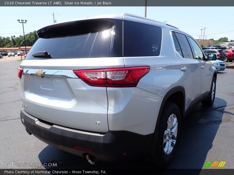 Silver Ice Metallic / Jet Black 2018 Chevrolet Traverse LT AWD
