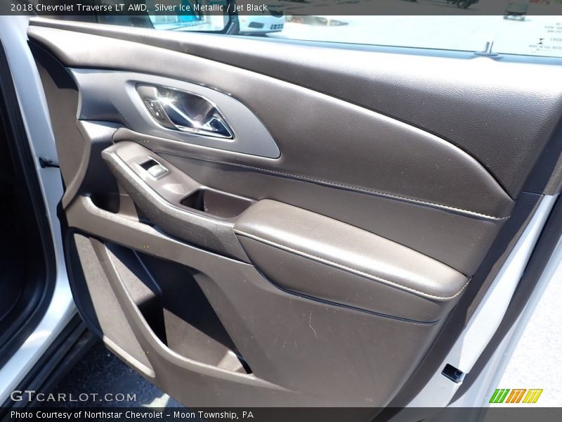 Silver Ice Metallic / Jet Black 2018 Chevrolet Traverse LT AWD