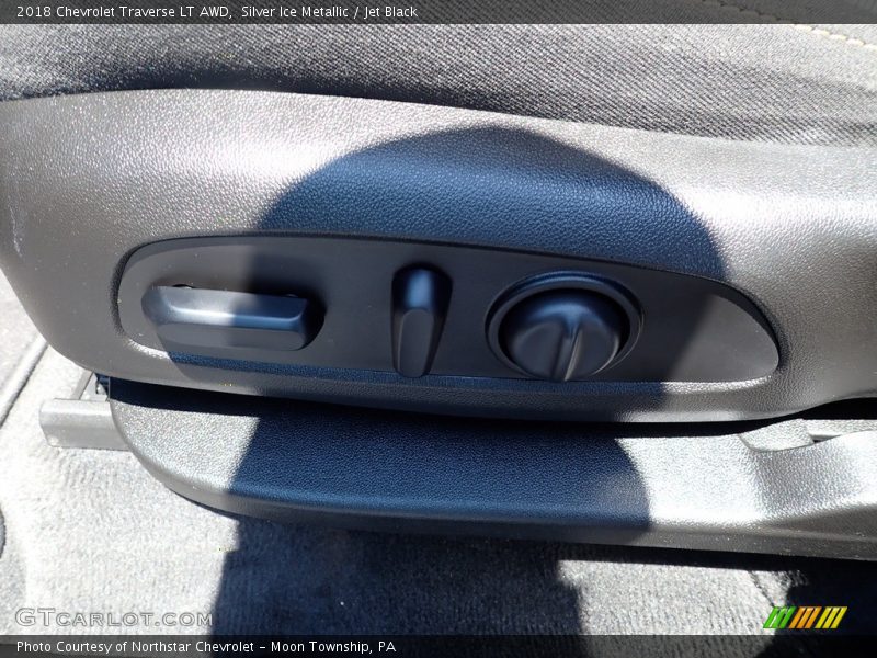 Silver Ice Metallic / Jet Black 2018 Chevrolet Traverse LT AWD
