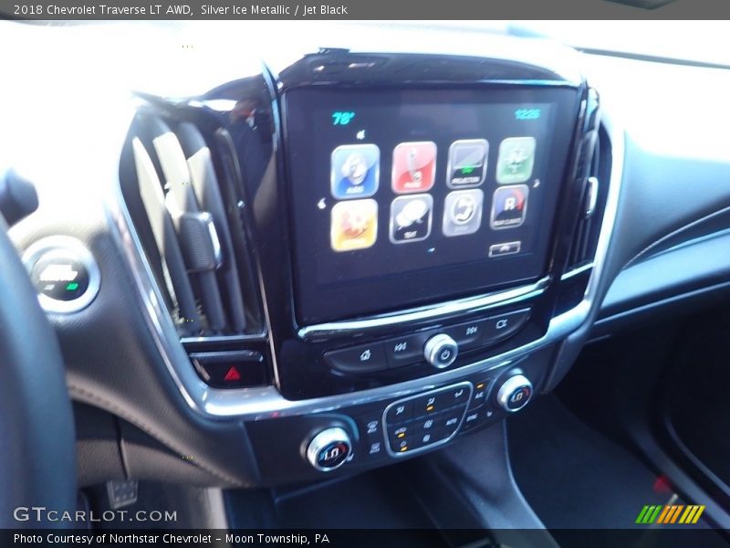 Silver Ice Metallic / Jet Black 2018 Chevrolet Traverse LT AWD