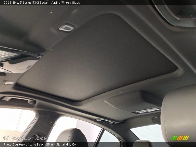 Alpine White / Black 2018 BMW 5 Series 530i Sedan