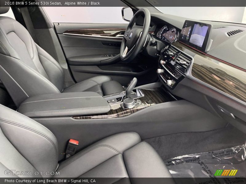 Alpine White / Black 2018 BMW 5 Series 530i Sedan