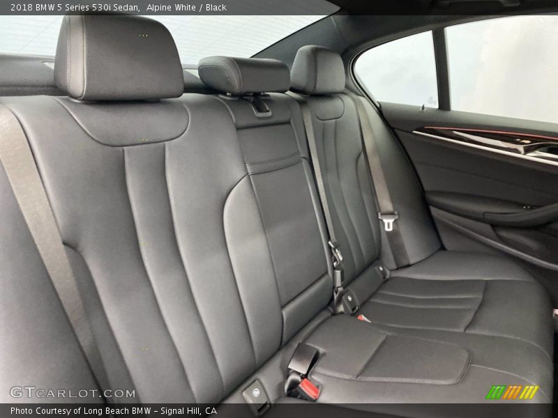 Alpine White / Black 2018 BMW 5 Series 530i Sedan