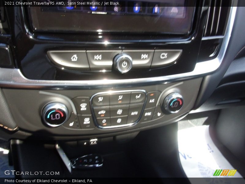 Satin Steel Metallic / Jet Black 2021 Chevrolet Traverse RS AWD