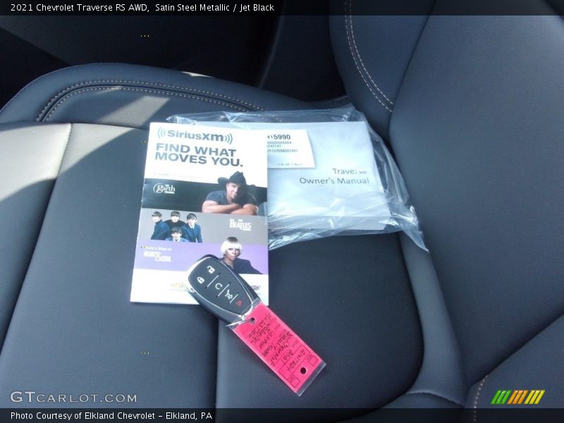 Satin Steel Metallic / Jet Black 2021 Chevrolet Traverse RS AWD