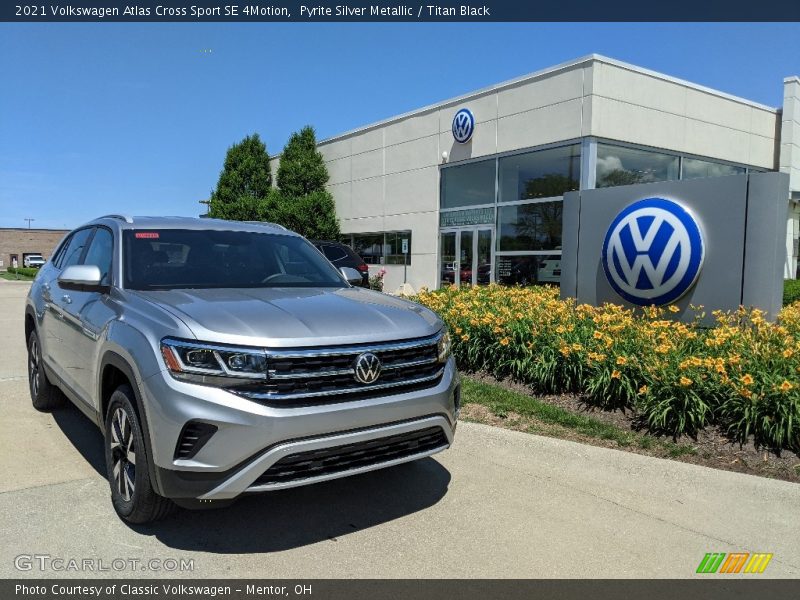 Pyrite Silver Metallic / Titan Black 2021 Volkswagen Atlas Cross Sport SE 4Motion